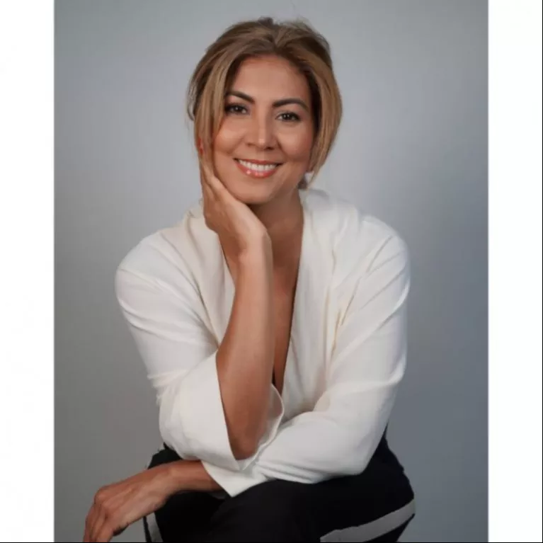 Adriana Murgueitio Logo